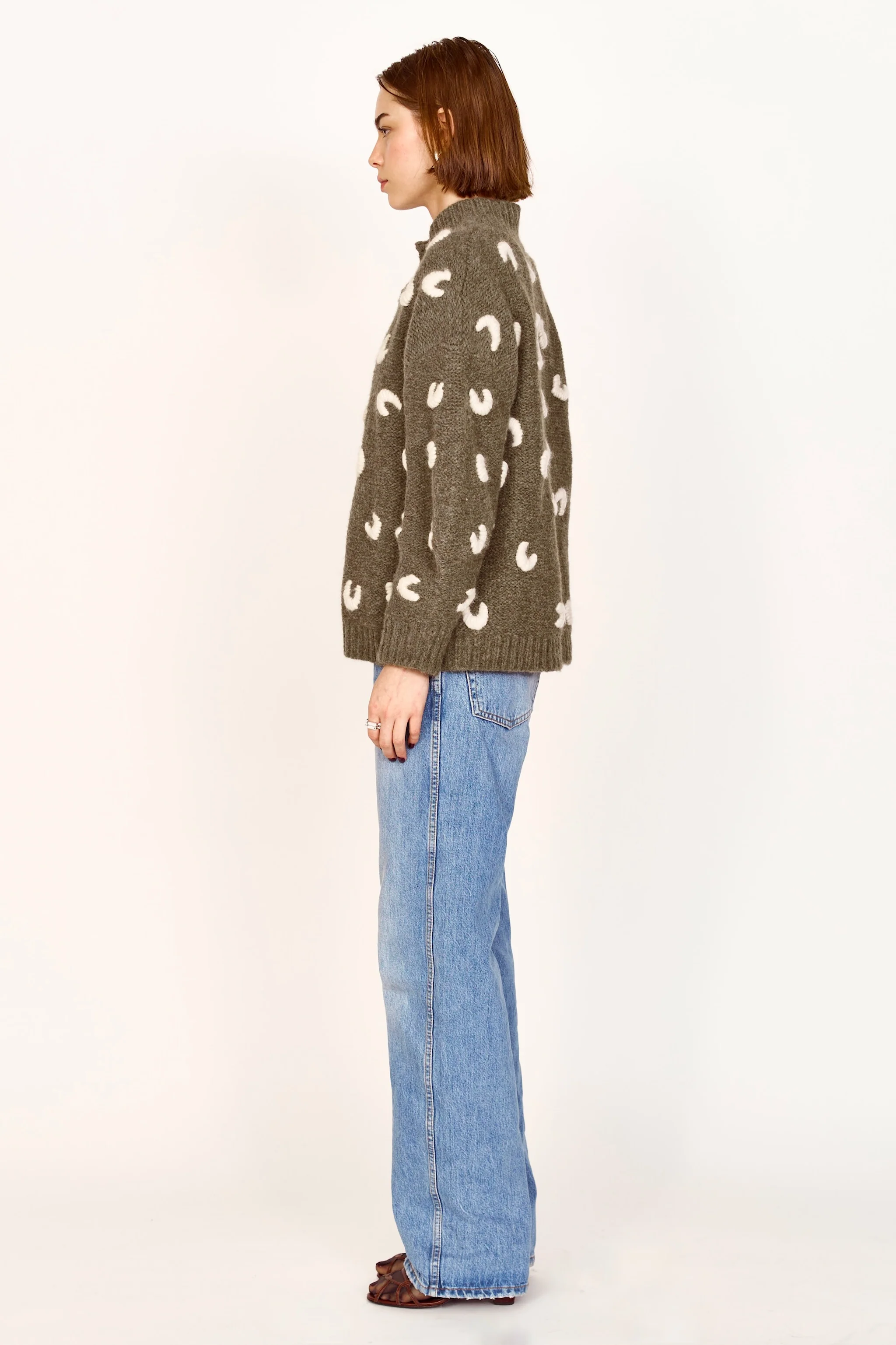 Cusco Croissant Cardigan in Olive/Ivory - Image 7