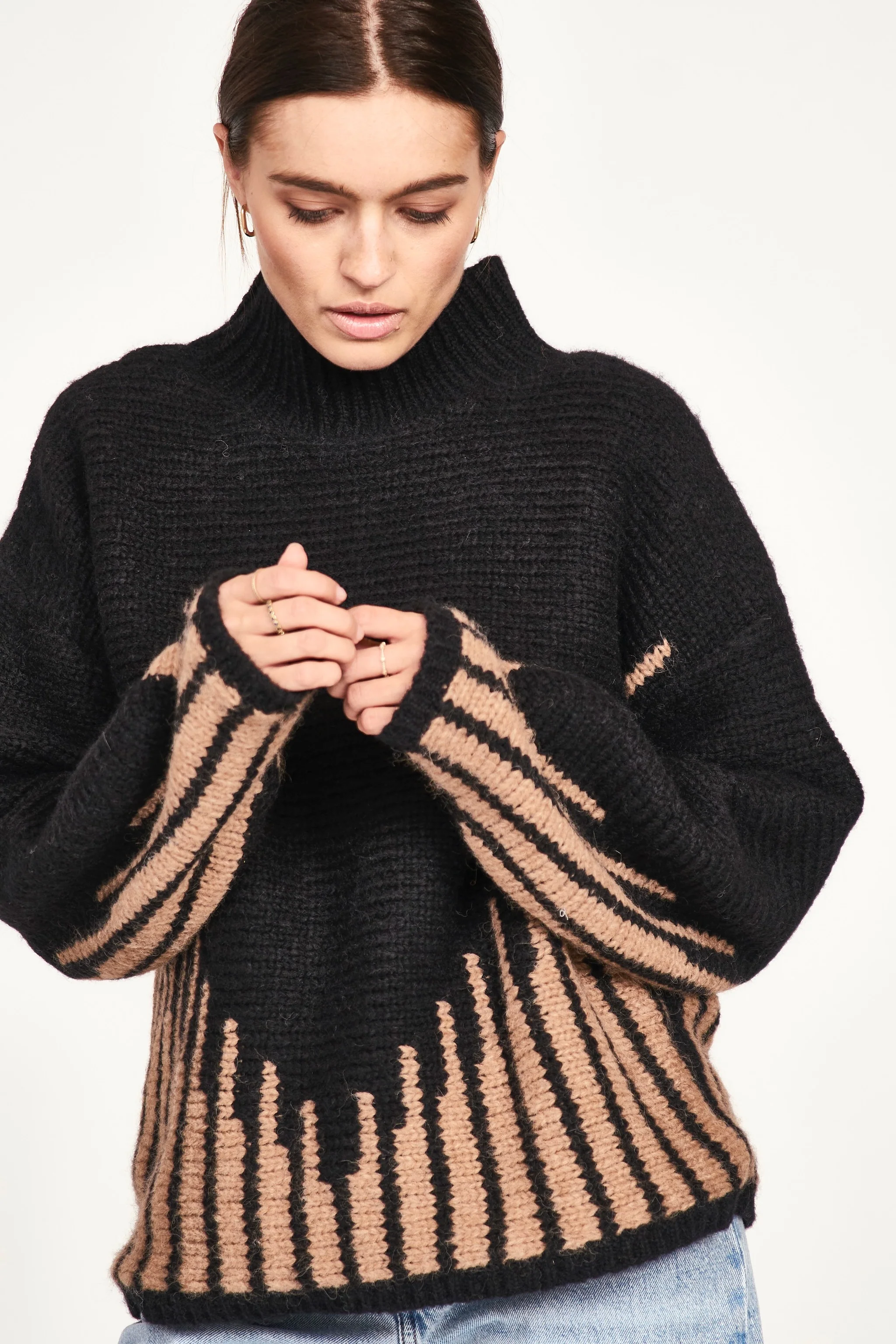 Highland Sweater in Black Ridge - Image 4