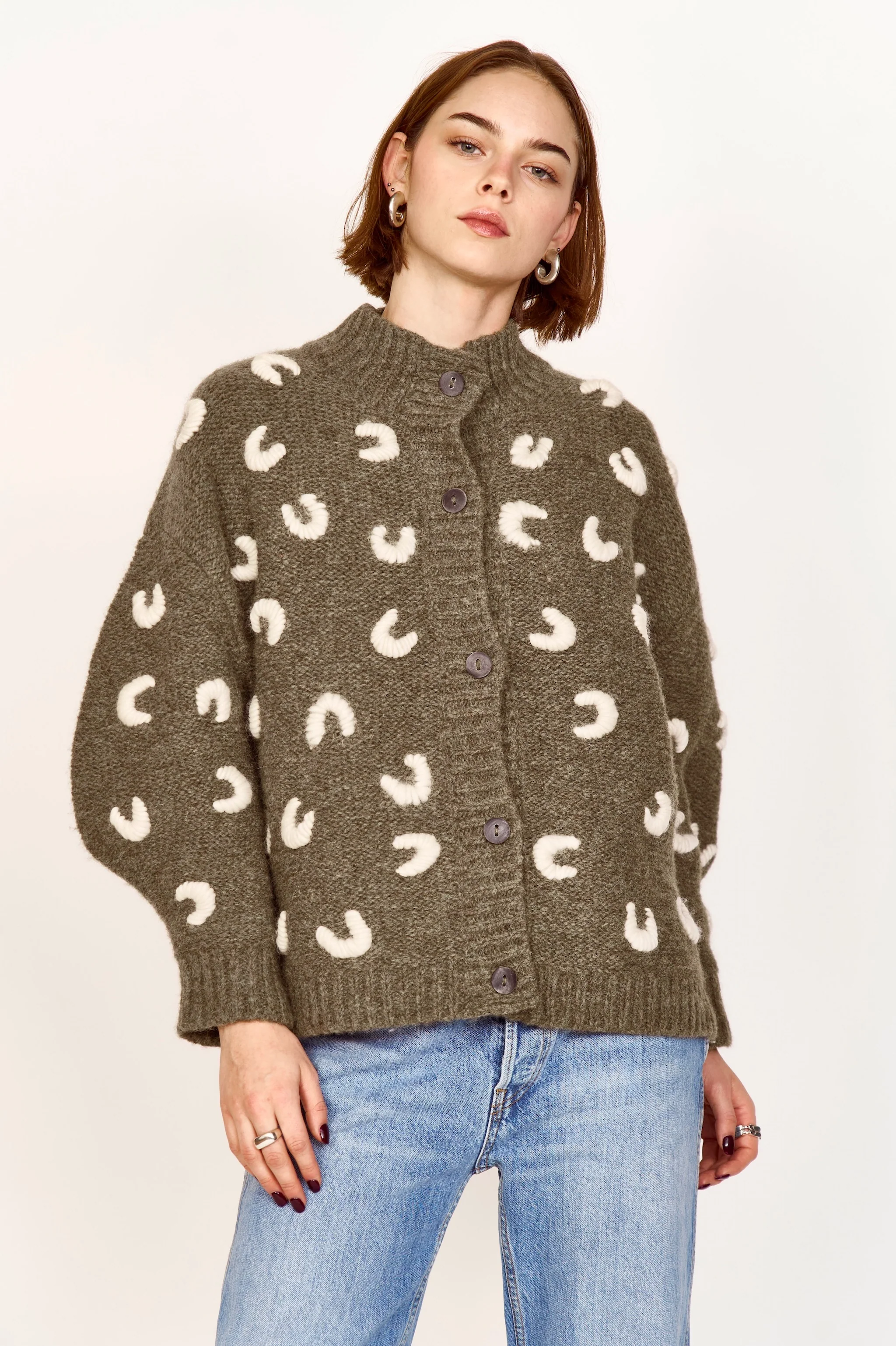 Cusco Croissant Cardigan in Olive/Ivory - Image 5