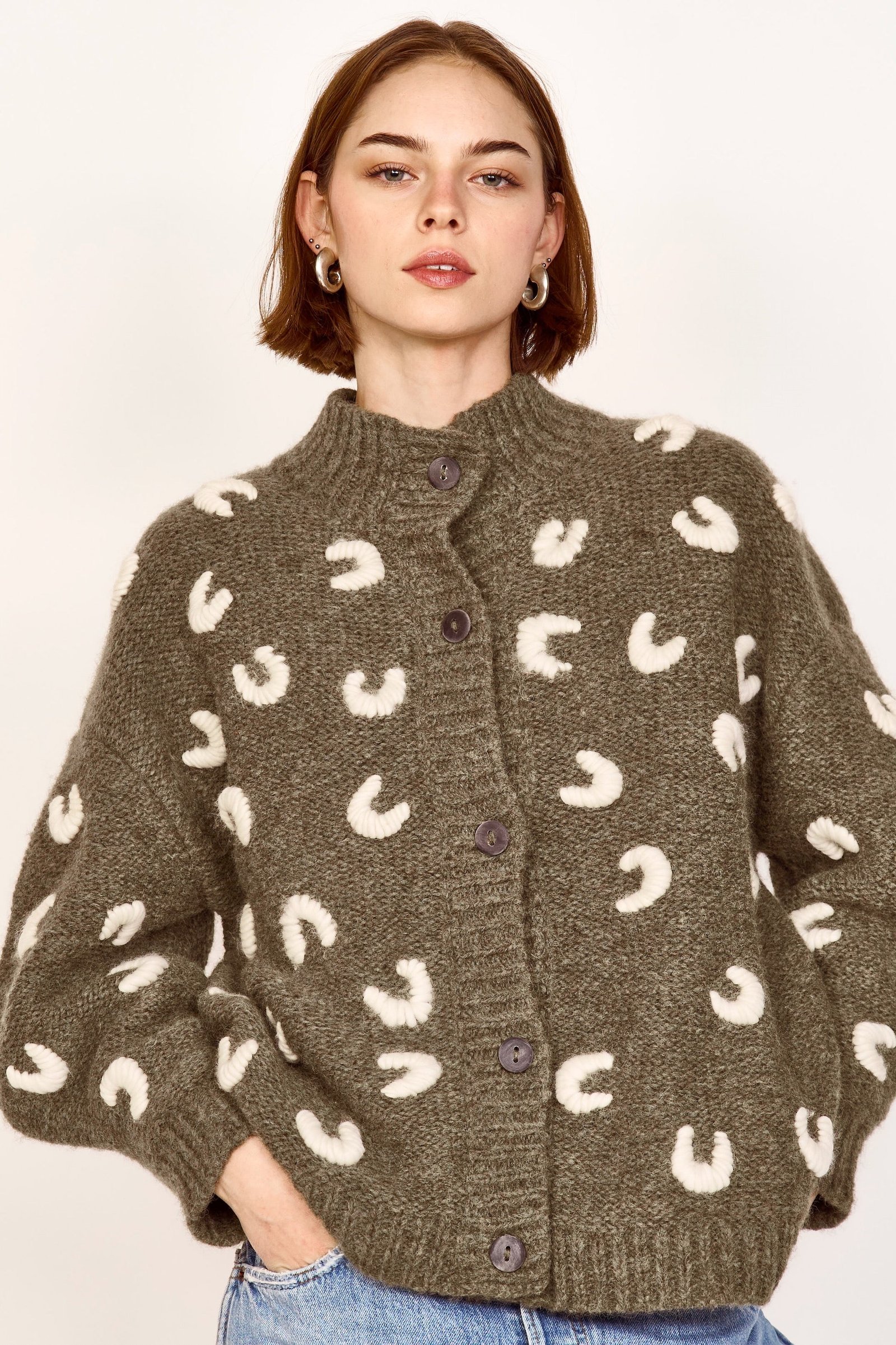 Cusco Croissant Cardigan in Olive/Ivory - Image 2